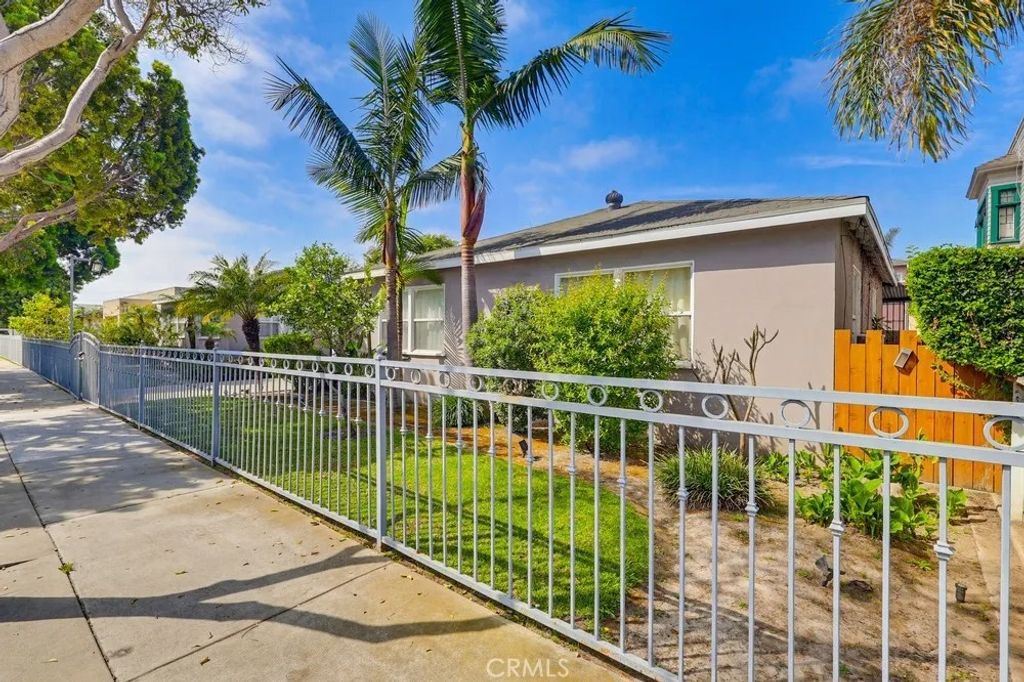 Photo of 2669 Lime Ave, Signal Hill, CA 90755 (MLS # PW26068218)