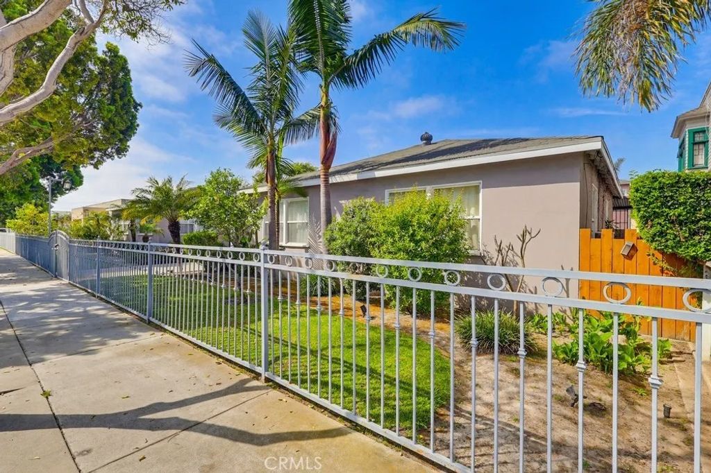 Photo of 2669 Lime Ave, Signal Hill, CA 90755 (MLS # PW26068218)