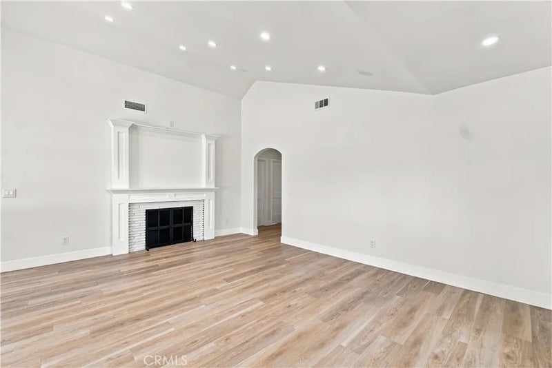 11100 Greenlawn