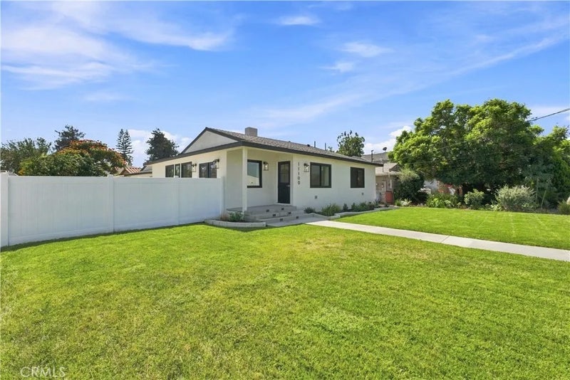 11100 Greenlawn