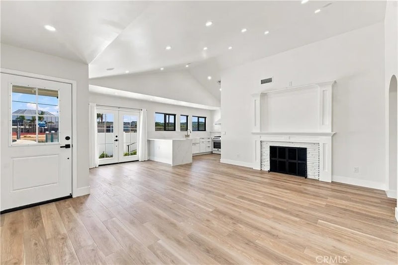 11100 Greenlawn
