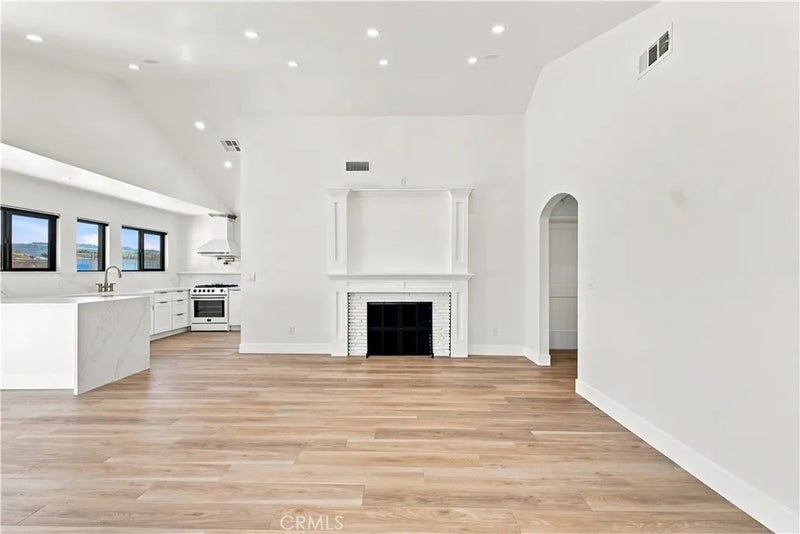 11100 Greenlawn