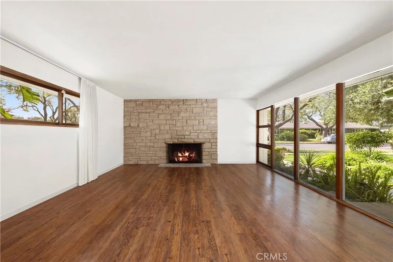 1125 E Burlinghall