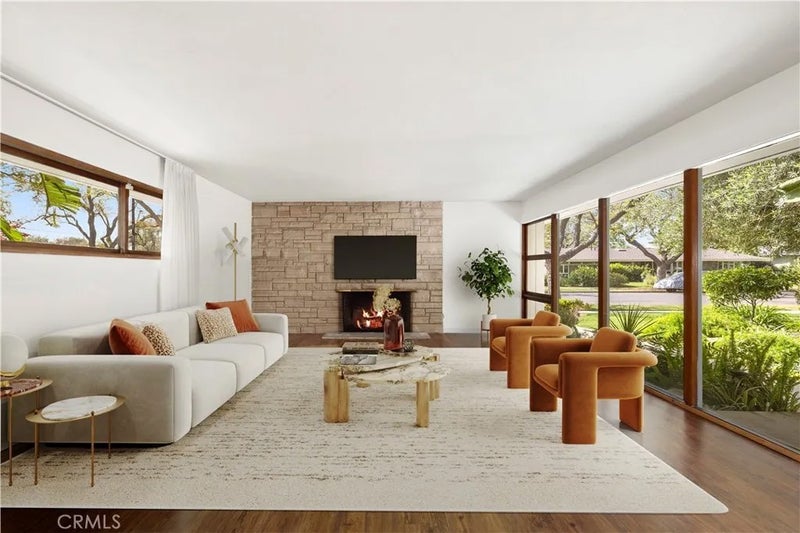1125 E Burlinghall