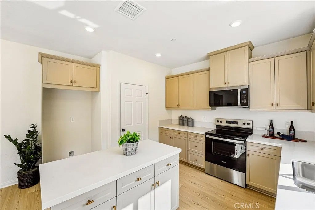 Photo of 884 Porta Marina Lane, Lake Elsinore, CA 92530 (MLS # SW26121904)