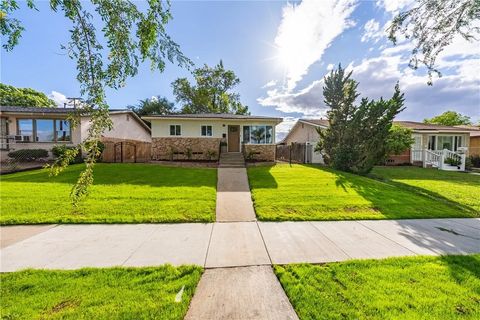 Photo of 946 Cedar Street, Corona, CA 92879 (MLS # IV26079070)