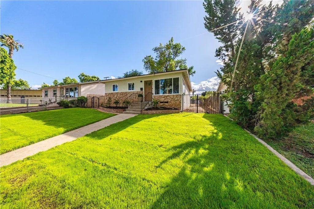 Photo of 946 Cedar Street, Corona, CA 92879 (MLS # IV26079070)