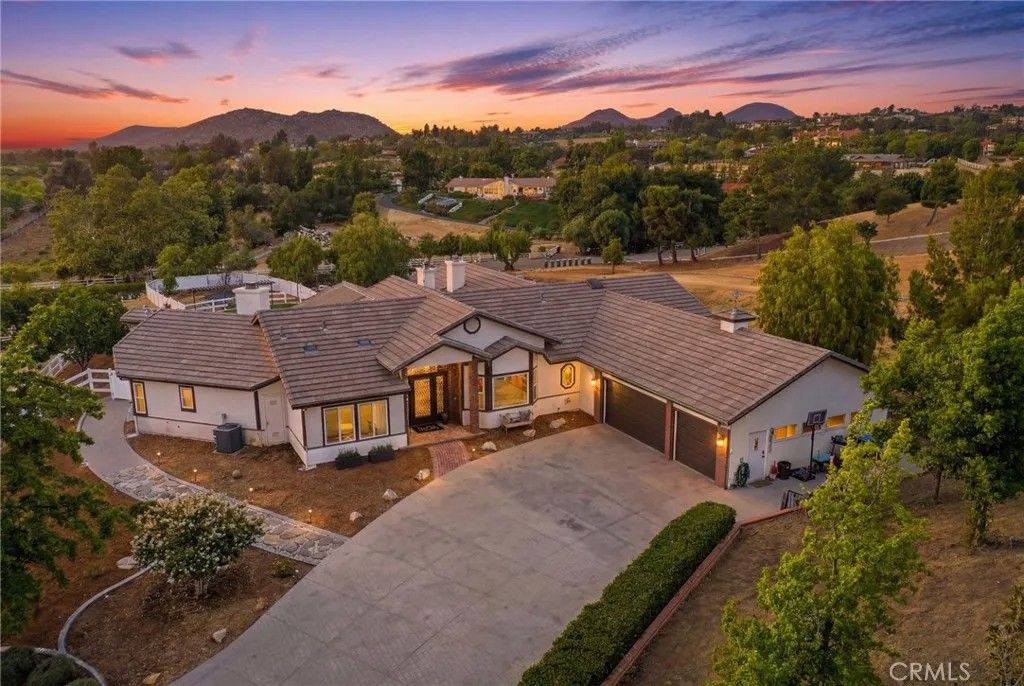 Photo of 41110 Los Ranchos Cir, Temecula, CA 92592 (MLS # IG26100404)
