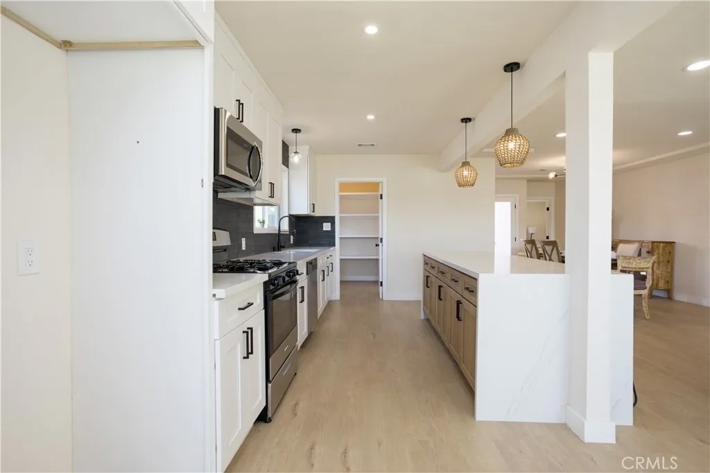 325 E 222nd St Street