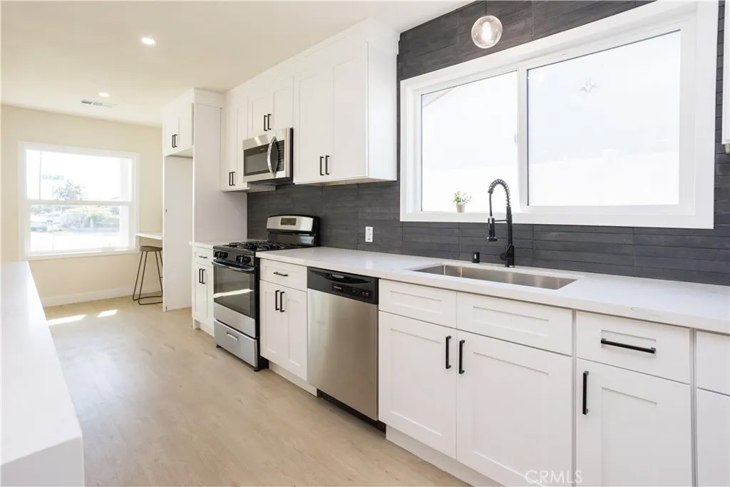 325 E 222nd St Street