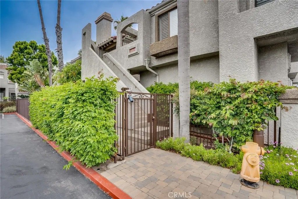 Photo of 4862 Tiara Dr #204, Huntington Beach, CA 92649 (MLS # OC26064110)