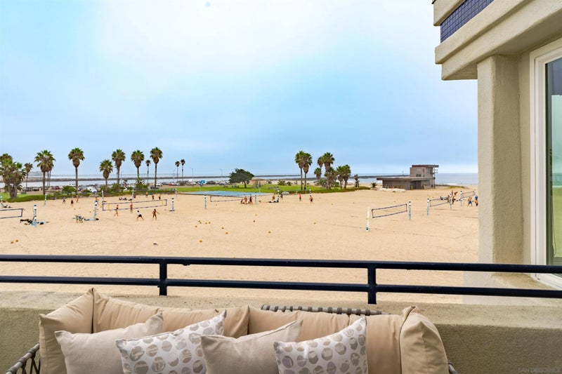 2689 Ocean Front Walk