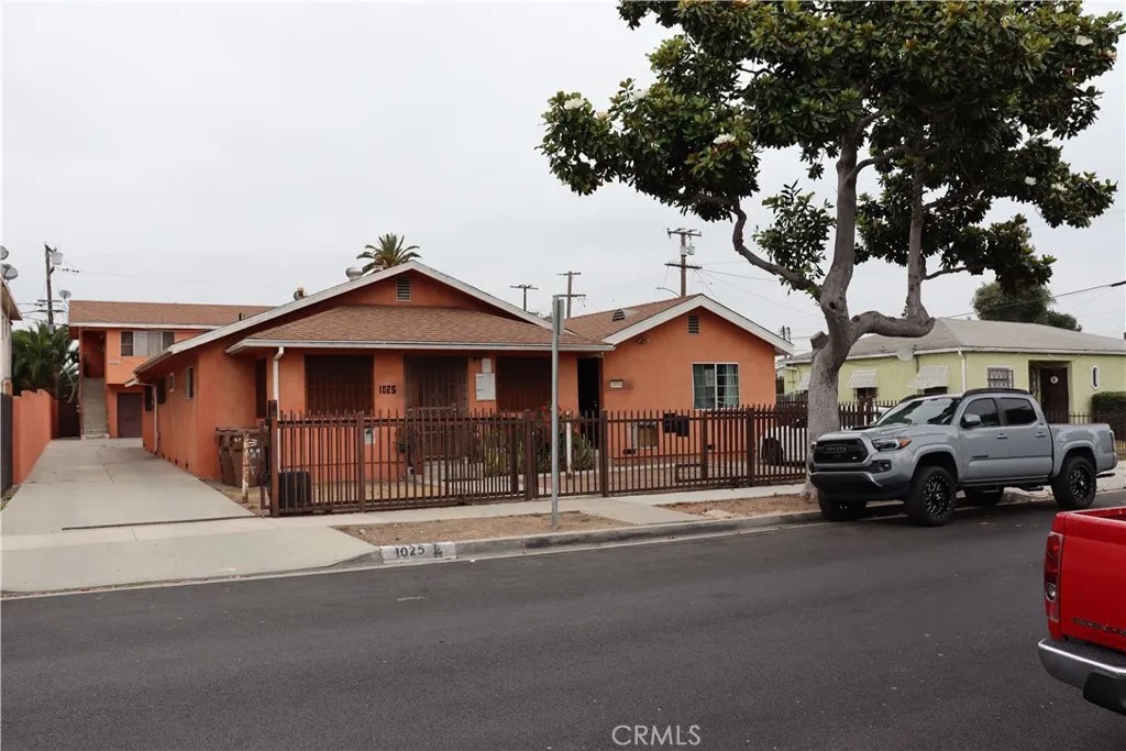 1025 W 103rd
