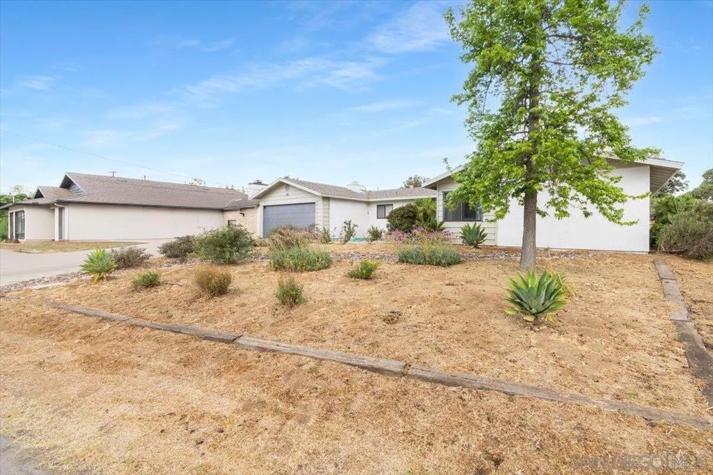 Photo of 715 Hunter St, Ramona, CA 92065 (MLS # 260008150)