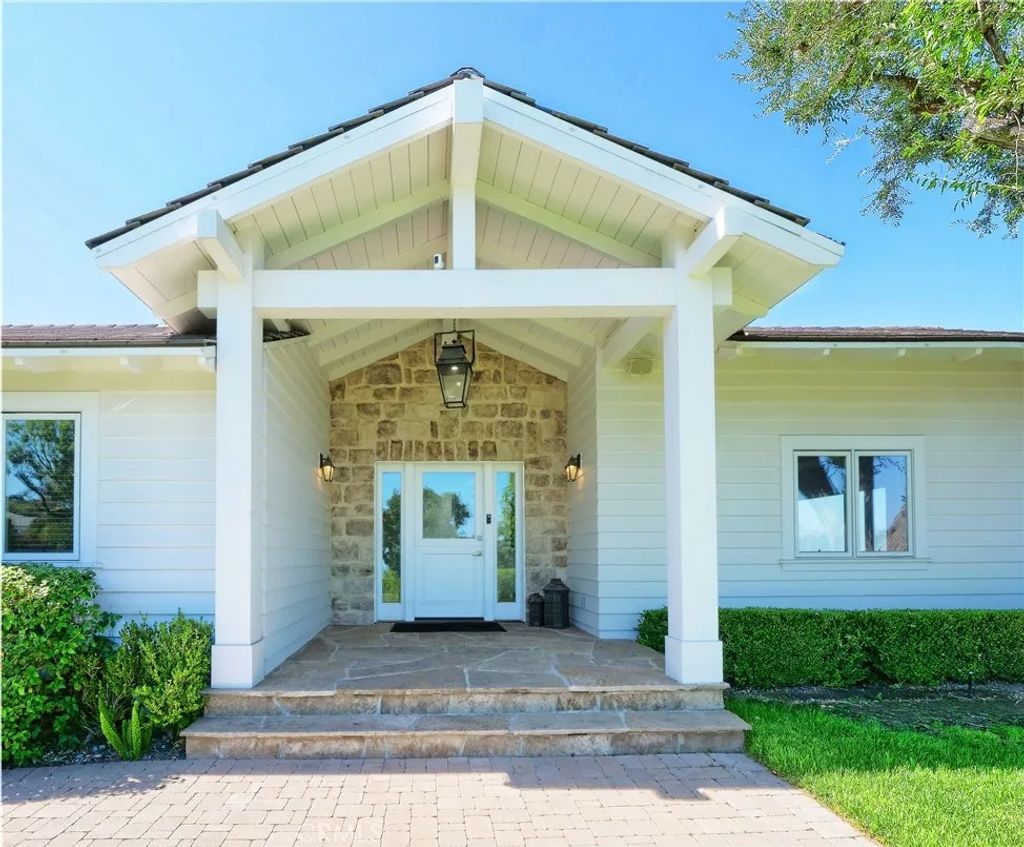 Photo of 67 Eastfield Dr, Rolling Hills, CA 90274 (MLS # PV26001465)