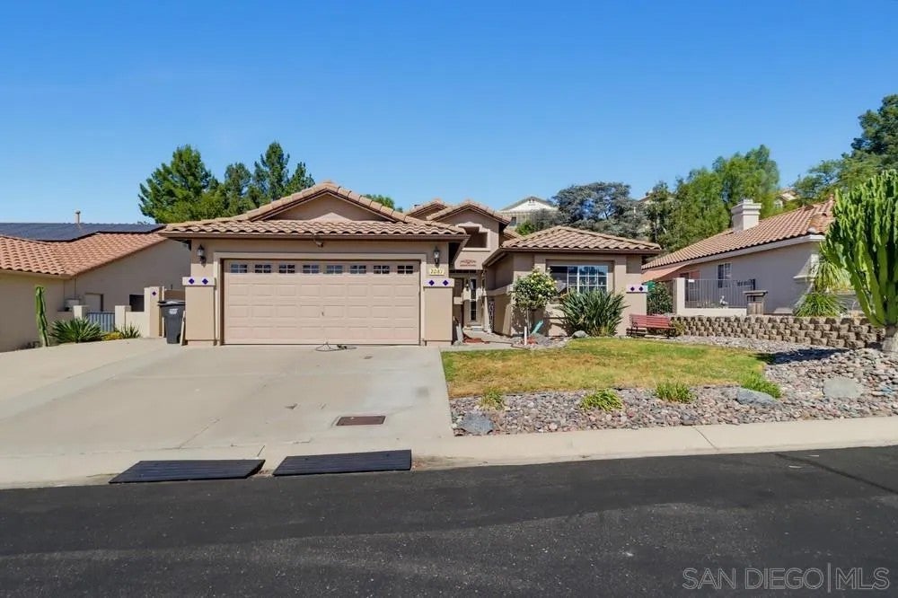 2081 Larkspur Dr