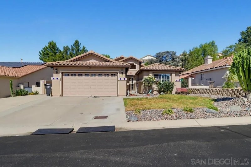 2081 Larkspur Dr