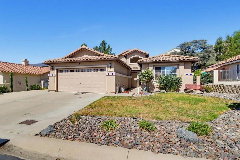2081 Larkspur Dr