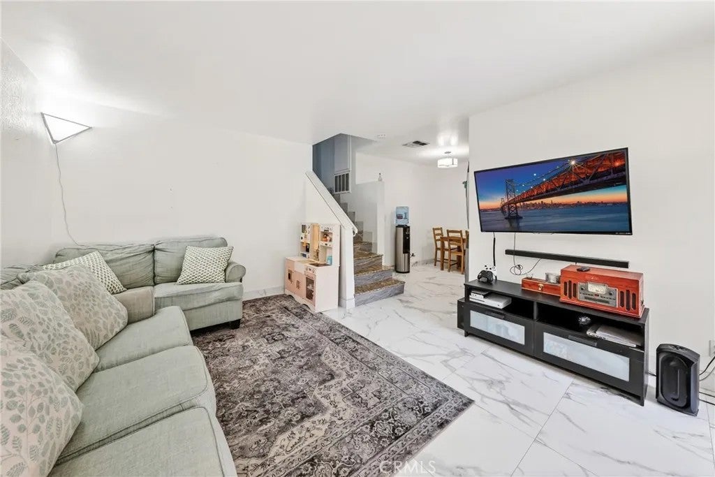 4304 Walnut 11