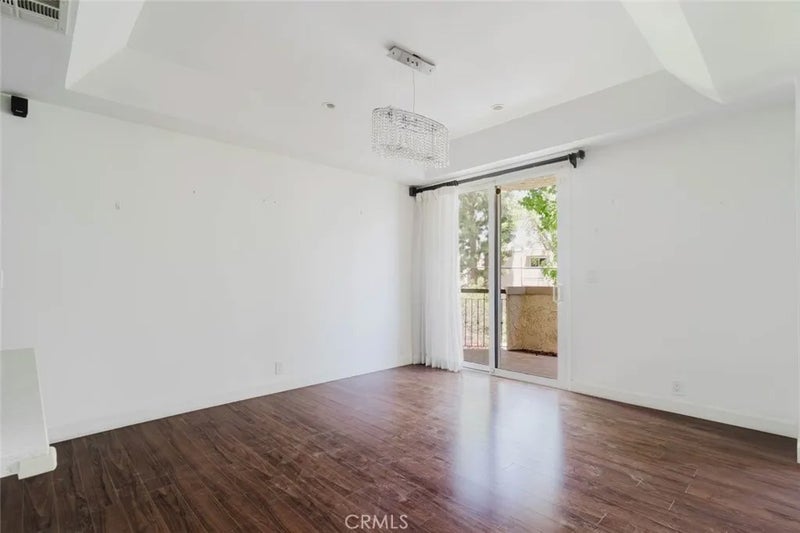 5333 Zelzah Avenue 203