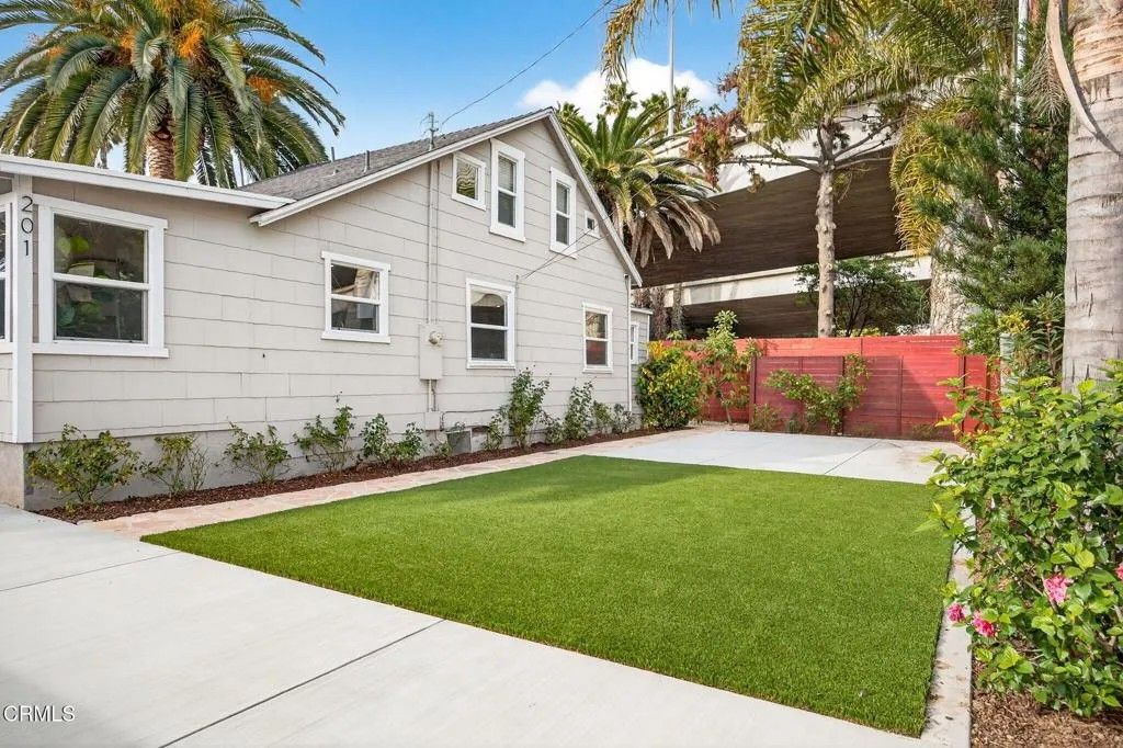 Photo of 201 S Olive Street, Ventura, CA 93001 (MLS # V1-35787)