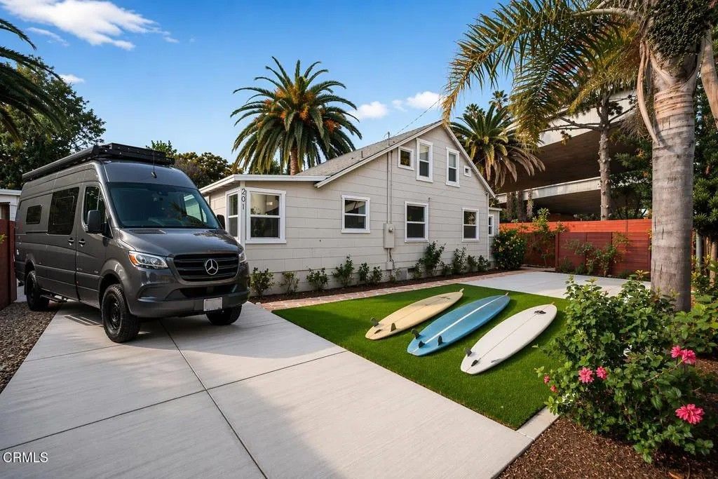 Photo of 201 S Olive Street, Ventura, CA 93001 (MLS # V1-35787)