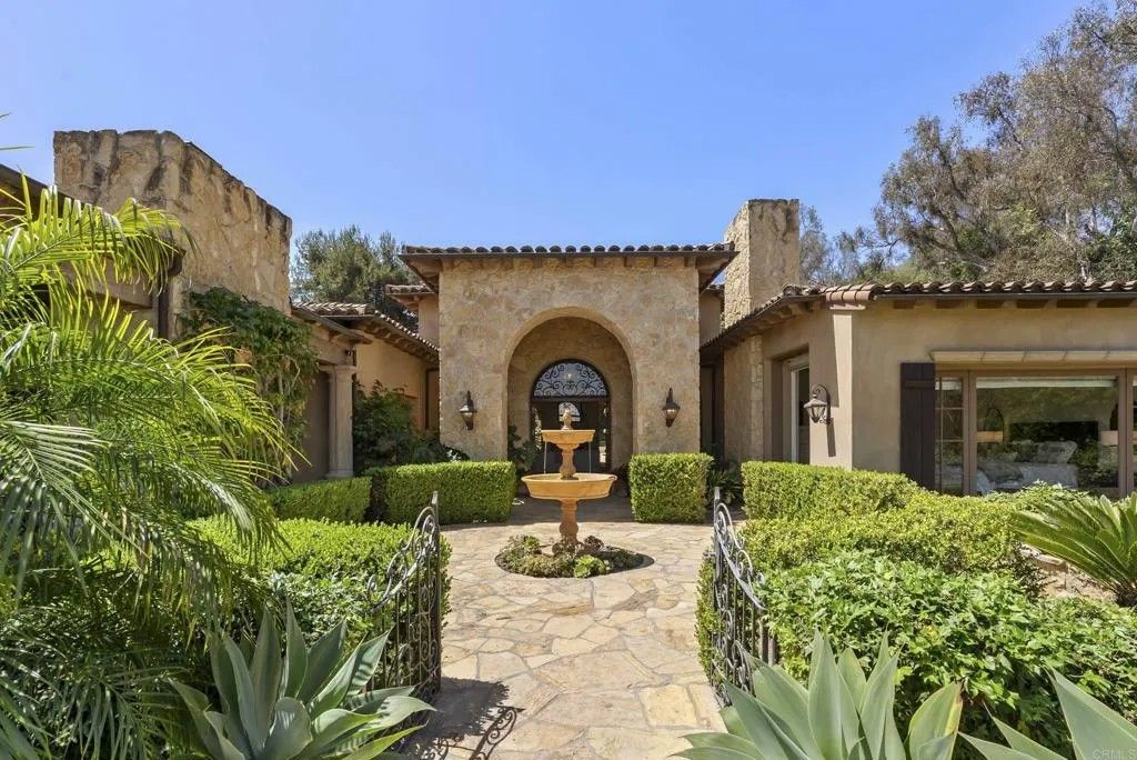 Photo of 5423 Calzada Del Bosque, Rancho Santa Fe, CA 92067 (MLS # NDP2603992)