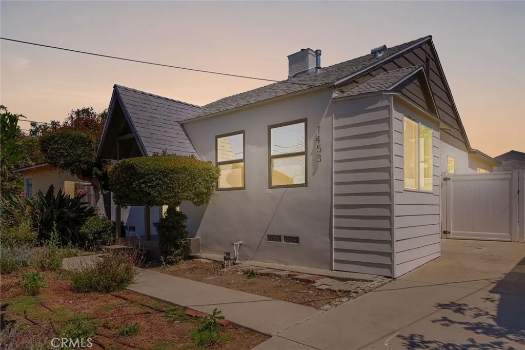 1453 W 215th