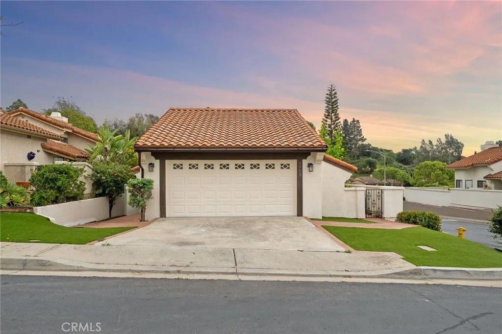 Photo of 1723 Larkhaven Glen, Escondido, CA 92026 (MLS # SW26071022)