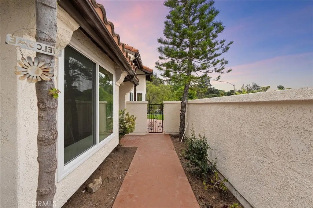 Photo of 1723 Larkhaven Glen, Escondido, CA 92026 (MLS # SW26071022)