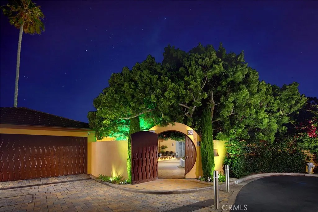 111 S La Senda Drive