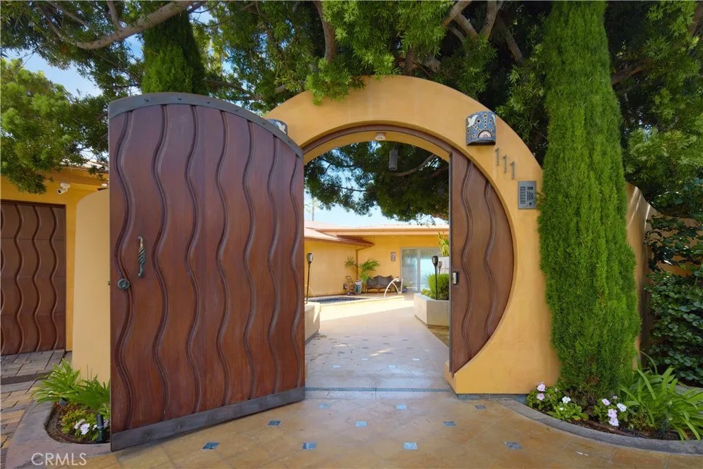 111 S La Senda Drive