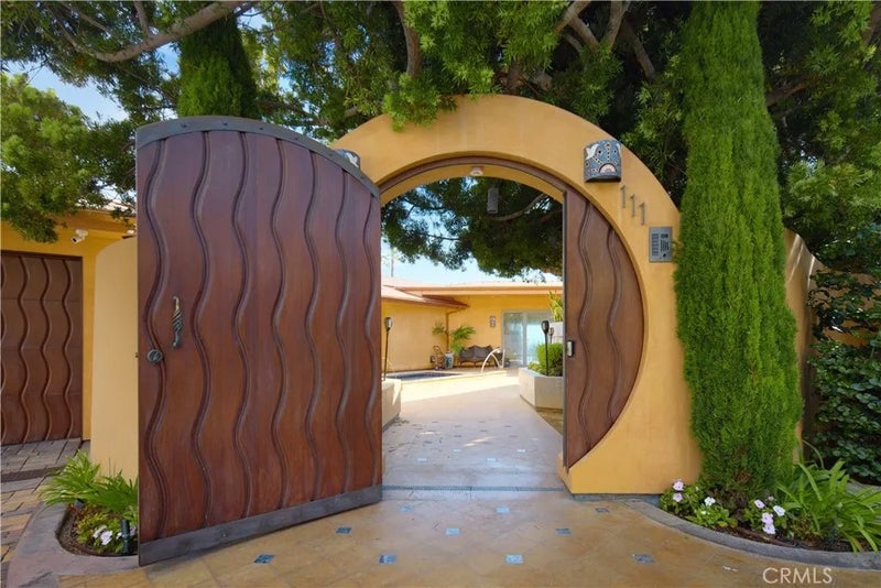 111 S La Senda Drive