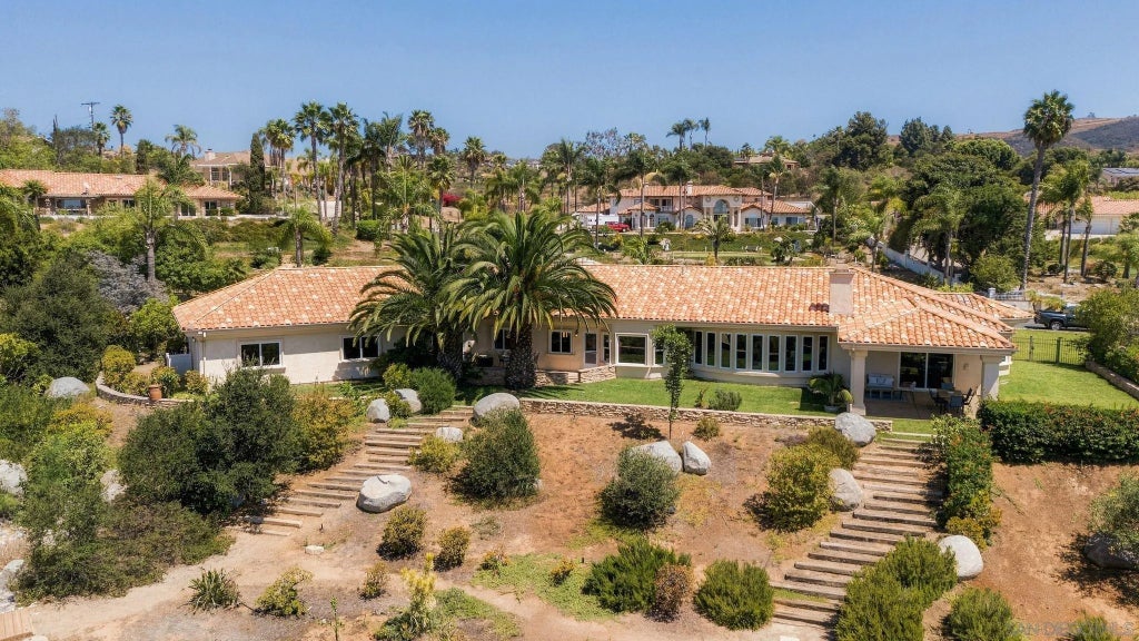 Photo of 1990 Quail View Dr, Vista, CA 92084 (MLS # 260021664)
