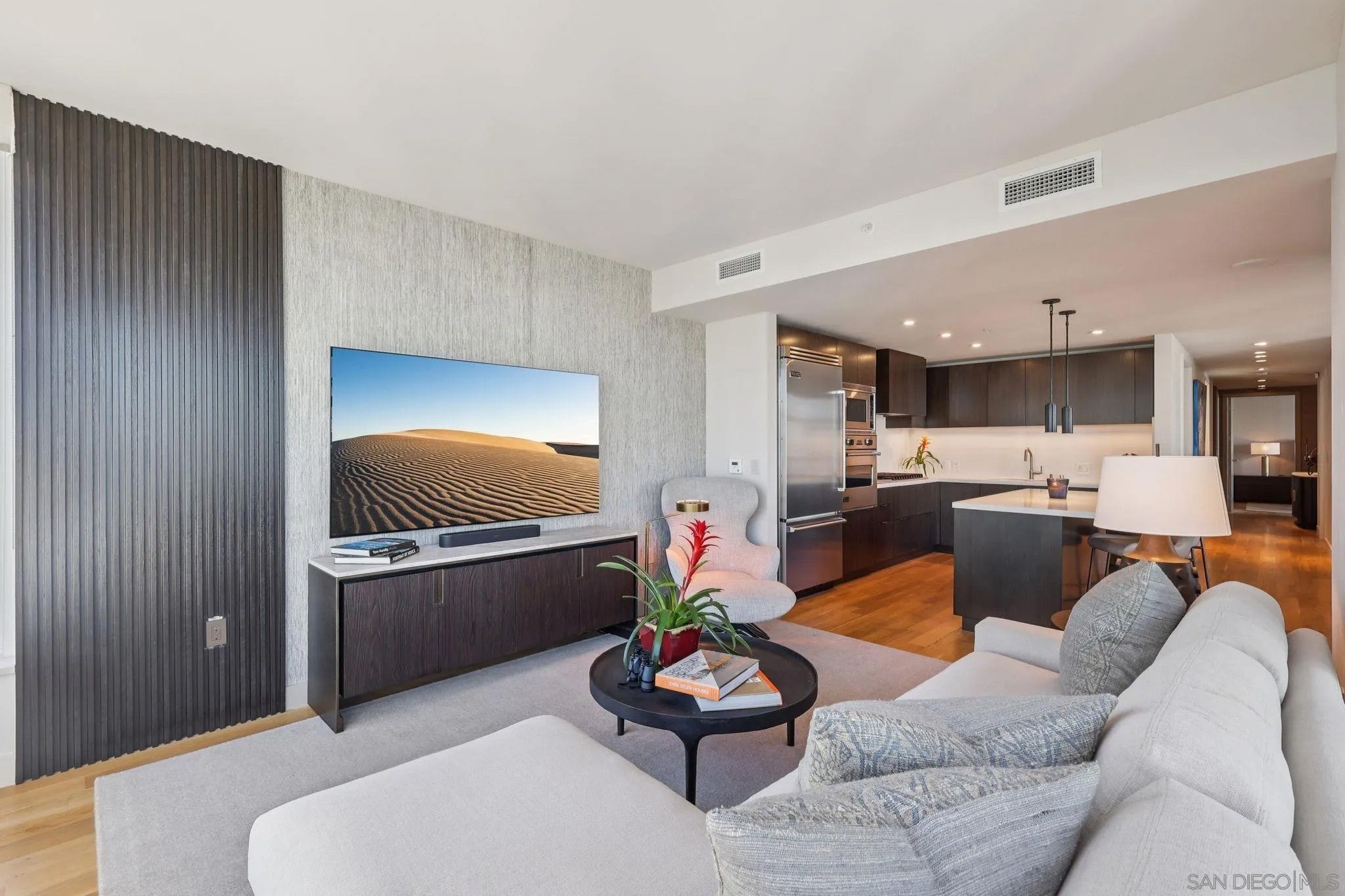 1325 Pacific Highway 2804