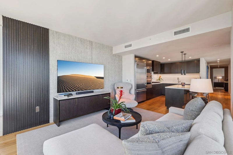 1325 Pacific Highway 2804