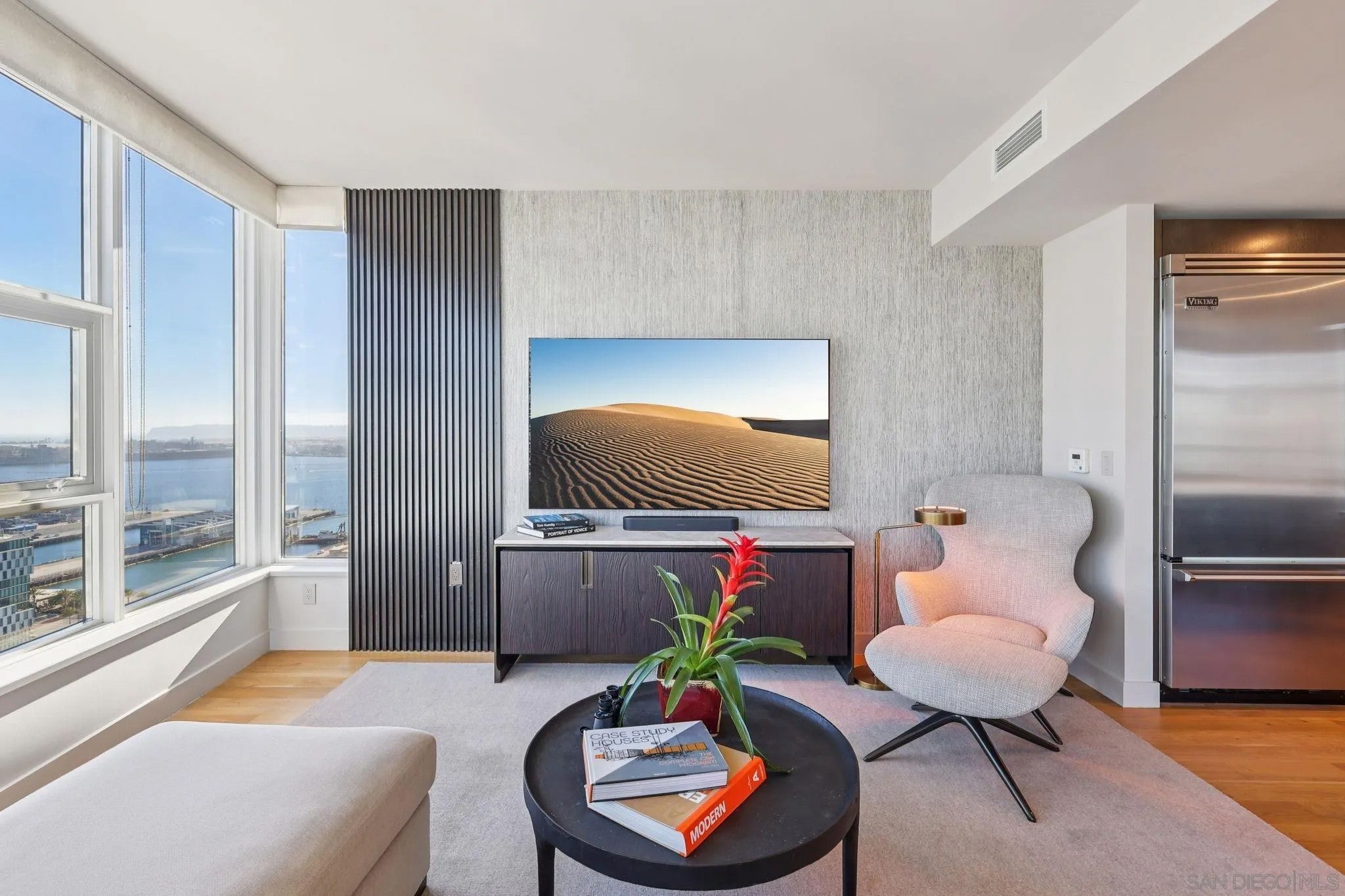 1325 Pacific Highway 2804