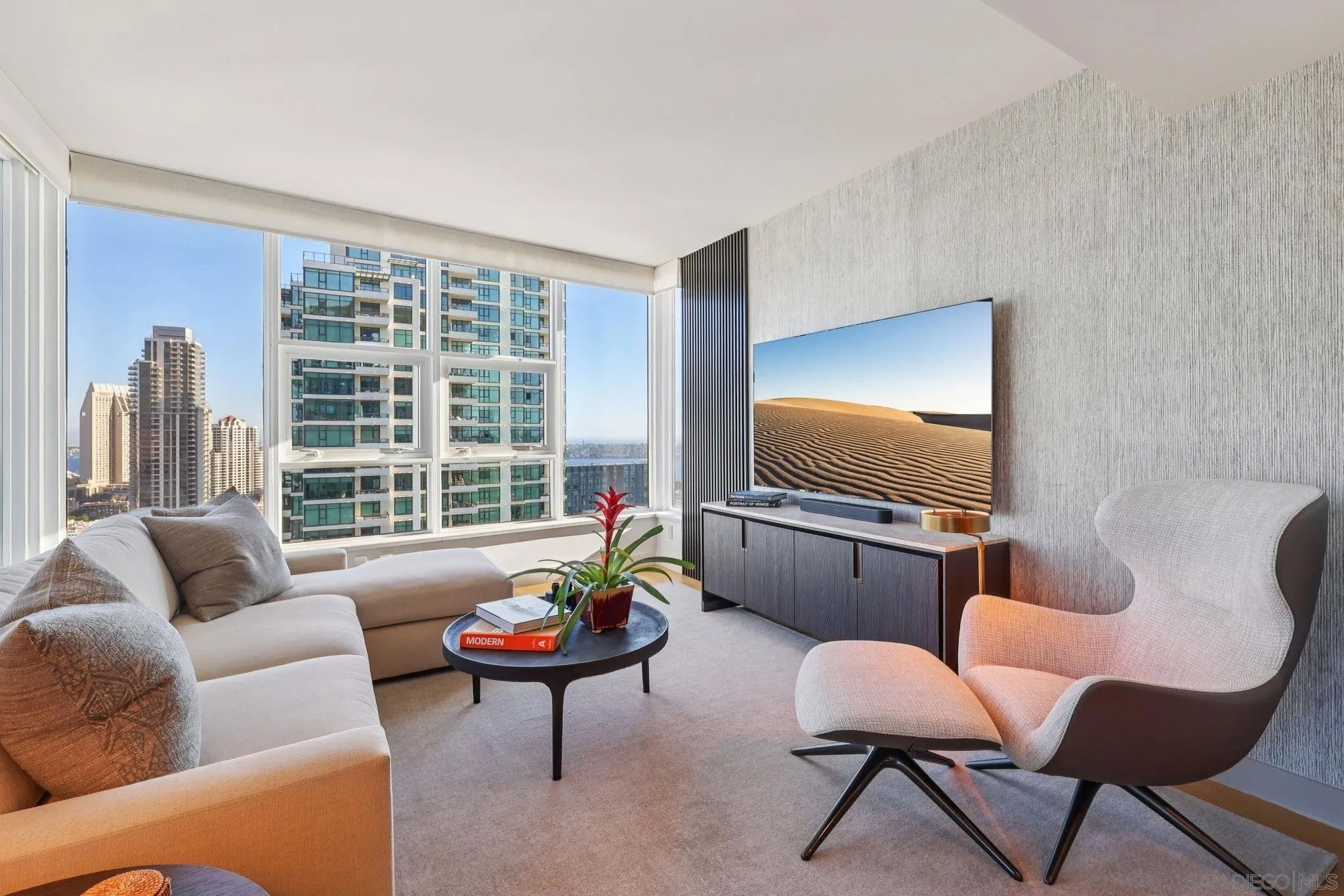 1325 Pacific Highway 2804