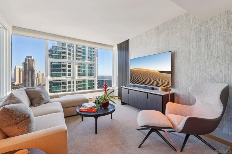 1325 Pacific Highway 2804