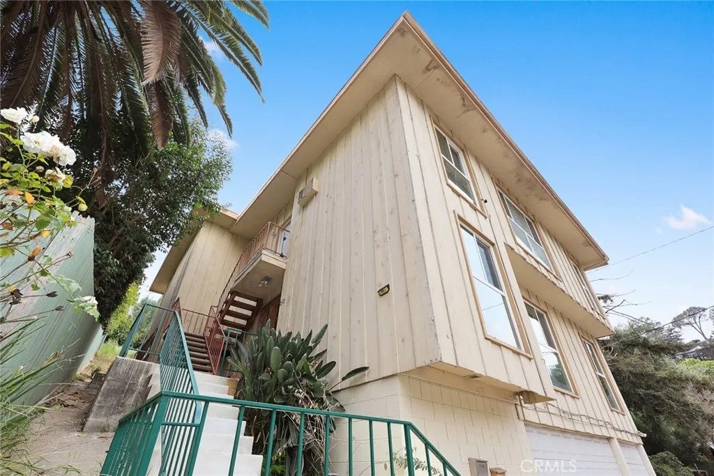 2575 Riverside Terrace