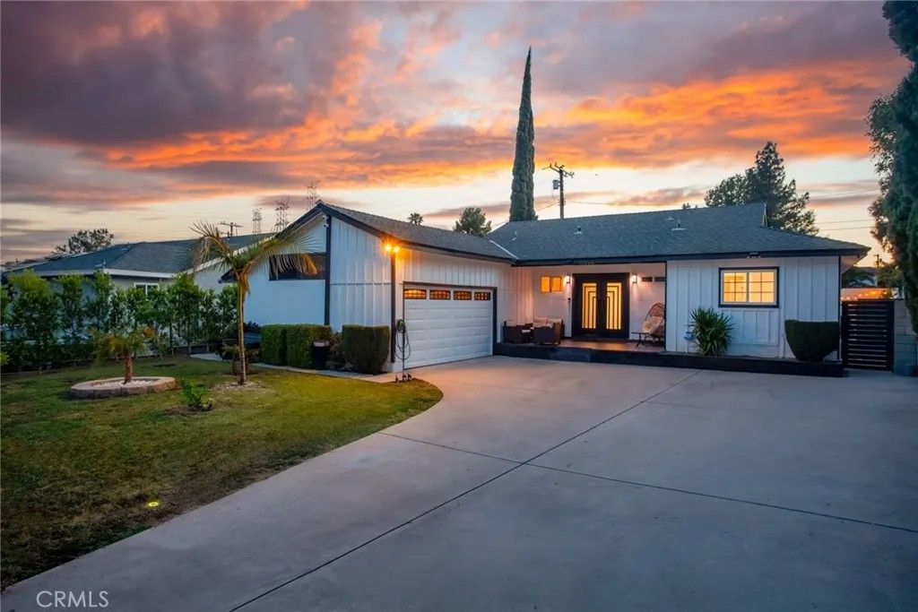 Photo of 11443 Debra Avenue, Granada Hills, CA 91344 (MLS # SR26096166)