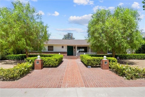 Photo of 606 E Parkdale Drive, San Bernardino, CA 92404 (MLS # CV26184387)