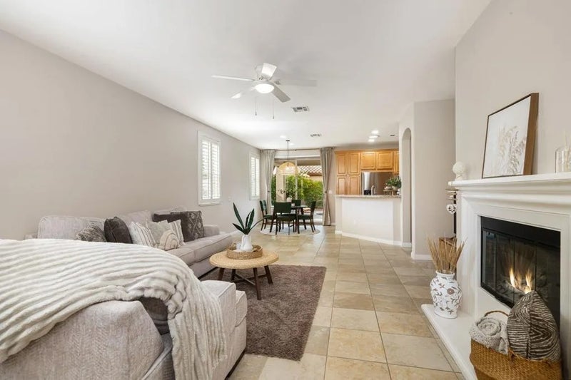 80443 Avenida Linda Vista
