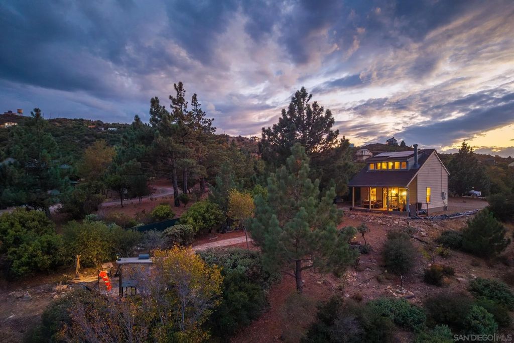 Photo of 3129 Pheasant Dr, Julian, CA 92036 (MLS # 250045509)