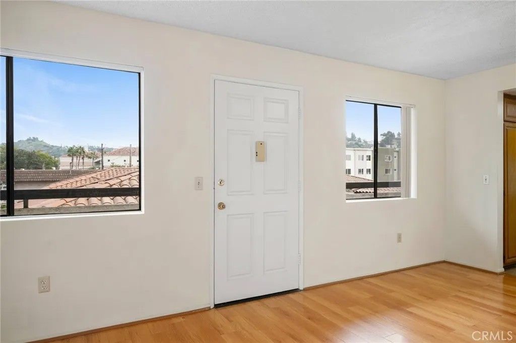 Photo of 1004 E Garfield Ave #5, Glendale, CA 91205 (MLS # GD26017642)