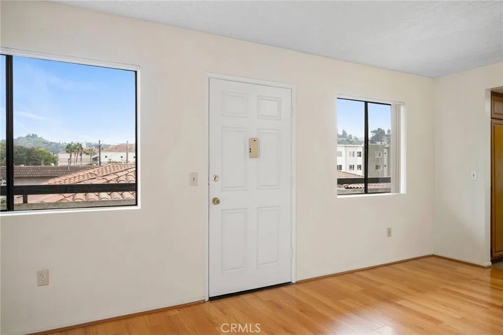 Photo of 1004 E Garfield Ave #5, Glendale, CA 91205 (MLS # GD26017642)