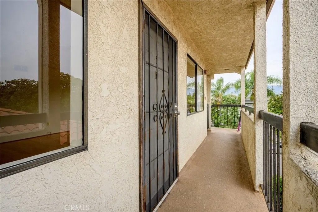 Photo of 1004 E Garfield Ave #5, Glendale, CA 91205 (MLS # GD26017642)