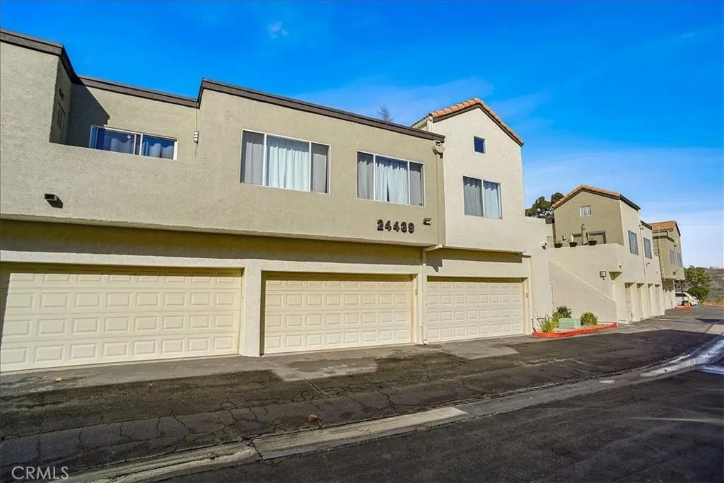 Photo of 24439 Leonard Tree Ln #102, Newhall, CA 91321 (MLS # SR25281785)
