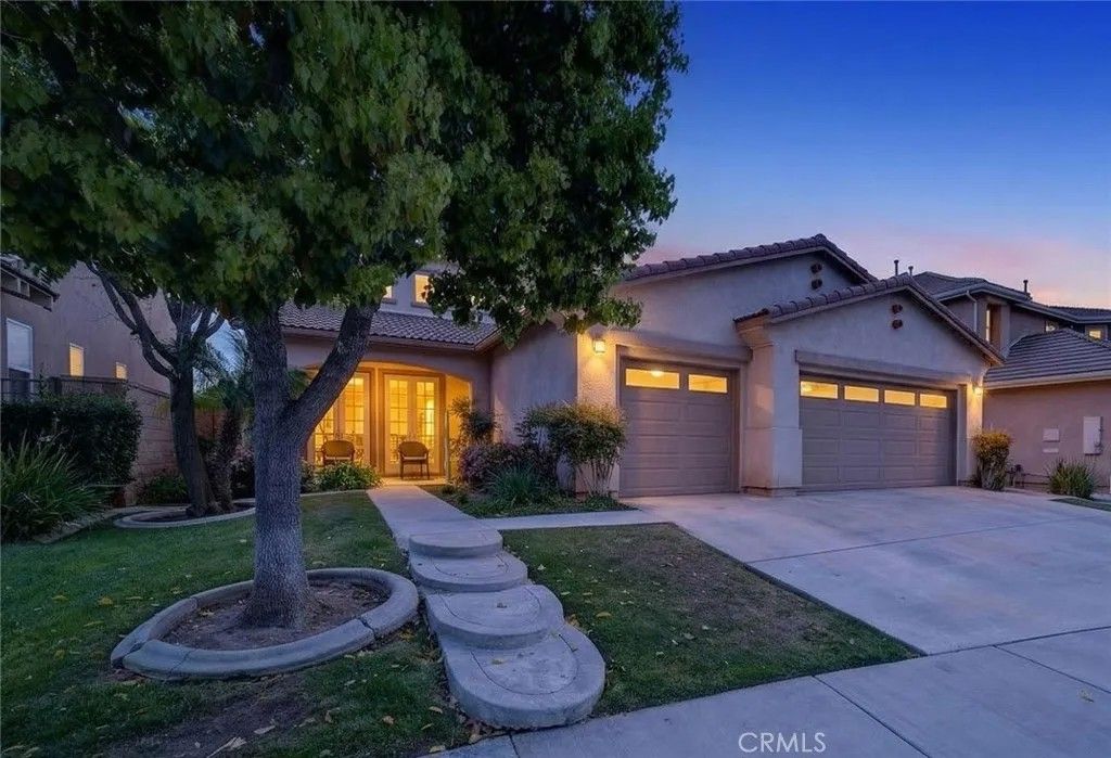 Photo of 35667 Bowervine Place, Murrieta, CA 92562 (MLS # SW26052386)