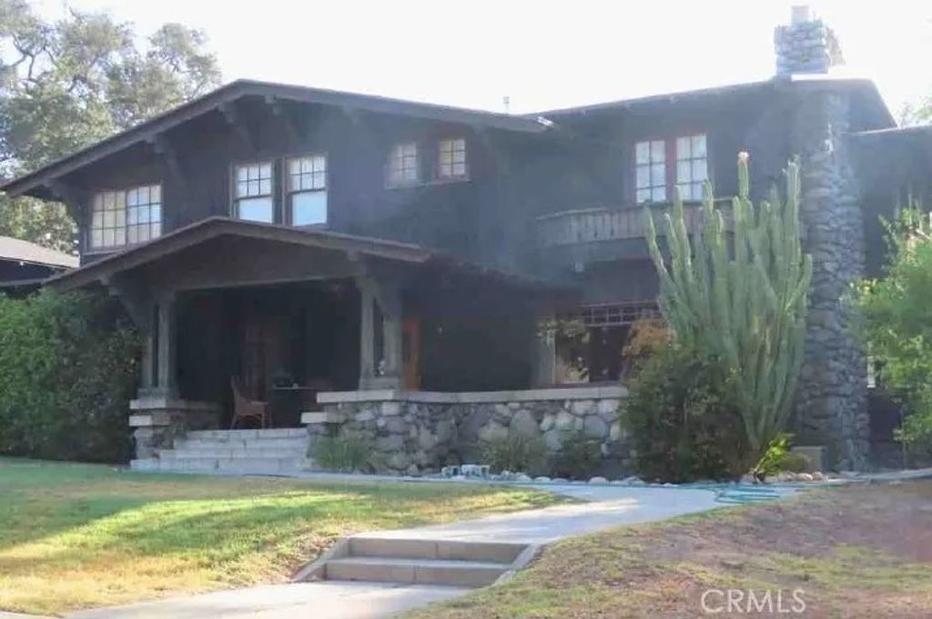 Photo of 168 Highland Pl, Monrovia, CA 91016 (MLS # IV26004523)